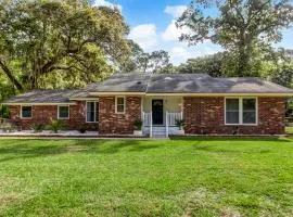 15 Mins to Tybee&Downtown! Fenced Yard & Firepit