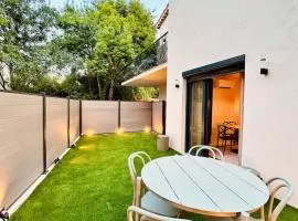 Luxury Suite - Intimate Garden, BBQ & Private Parking