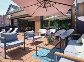 Paris Garden River residence, hotel com piscina em Cr&eacute;teil