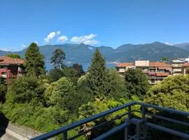 Lake & Montains View Studio with Free Parking, 1Hour from Stresa & Borromean Islands