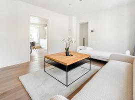 Luxury apartment x big terrace, hotel v destinaci Sint-Niklaas