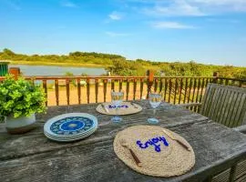 beautiful eco-beach house next to bird reserve