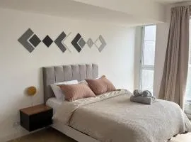 MarDelSuites - Studio Moderno Piso 12- Vista al Mar, Pileta Climatizada, Cochera, AC, 2min Playa