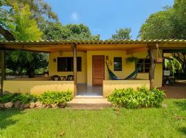 Casinha Amarela - anexo ao Camping Pé na Jaca, hotel em Bonito