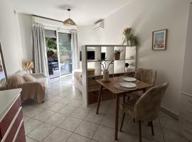 Studio cozy avec parking à 2 minutes de la plage, Hotel in Menton