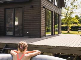 Murawki Dom Blisko Jeziora, hotel em Urowo