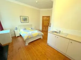 Large Studio (Ground Floor) in Sutton