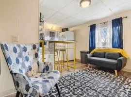 Charming and Tranquil Near Downtown and River parking Included