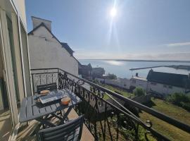 House for 4 people with a breathtaking view, hotel en Plérin