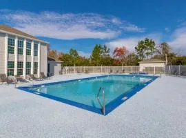 2br/2ba Full Condo w/ Pool & Gym, Sleeps 6
