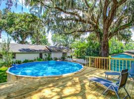 Year-Round Pool & Gazebo Near Forsyth Park โรงแรมในซาวานนาห์