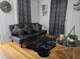 revere beach getaway house, hotel di Revere
