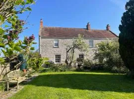 Grade II Listed House Tranquil Garden & Parking