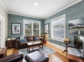 Dual Unit Mountain Retreat, 4BR, Prime Location, Sleeps 10, Historic Charm & Modern Luxury, Steps to Main St!