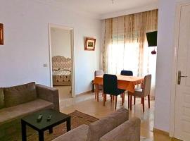 S1 Moderne à Ennasr 2 - Vue Jardin, Fibre Optique & Proche de Tout, family hotel in Ariana