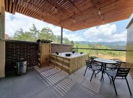 Apartment with a hot tub and a view of Guatapé lake