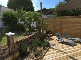 Maison rénovée proche mer avec terrasse, parking privé et wifi à Barbâtre - FR-1-426-440