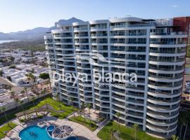 Playa Blanca Premier Unit 810、サン・カルロスのホテル