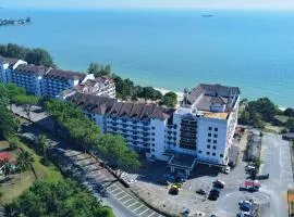 10pax GFloor 2R2B DUAL-KEY SEASIDE, WATERSPORT, FREE BBQ Set, Pool, Wifi, 50"TV