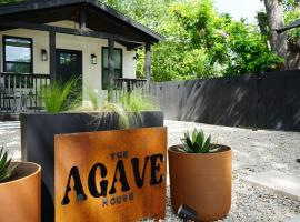 Cozy 1BR Tiny Home near Downtown and NB Rivers, minicasa en New Braunfels