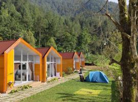 Glamping Azalea Tawangmangu, tented camp en Tawangmangu