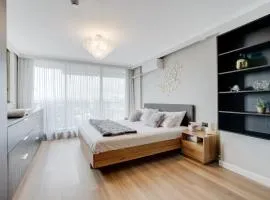 Luxury 3BR Tower Views & Elegance Surfers CBD