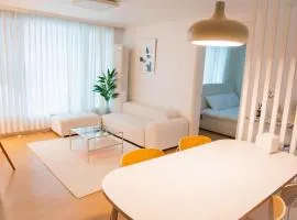 New open sale Haebangchon stay Itaewon Myeongdong Hongdae Insadong Gyeongbokgung palace