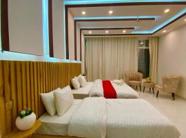 Neelum City Hotel, hotel v destinaci Chitra