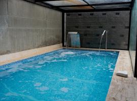 Espectacular Apartaestudio con Piscina sobre la calle 100, hotel with pools in Bogotá