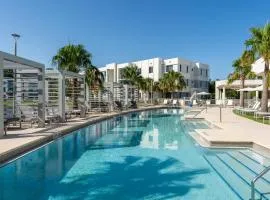 Daytona 2BR w Parking – Family Pet Friendly