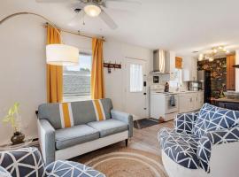 5041 - The Captains Quarters, hotel in Avalon Bench