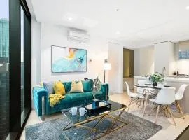 Lavish 2-Bedroom City Apartment with Pool, Sauna, Gym