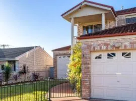 Shoal Bay Townhouse with Spa