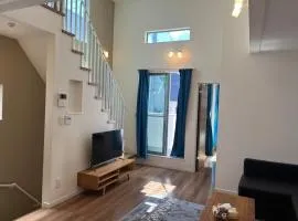 Direct access to Shinjuku 1 station, atrium living room, super large entrance