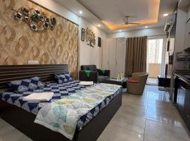 Zoom The Luxury Studio, hotel in Noida