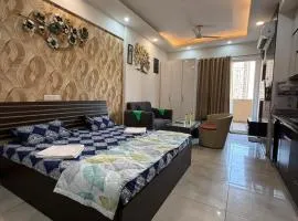 Zoom The Luxury Studio
