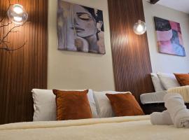 El Nissi Staycation, THE DELUXE CABIN, Enchanted Kingdom, hotel em Santa Rosa