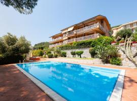 GuestHost - Bordighera Terrace APT with Parking & Shared Pool, hotel v destinaci Bordighera