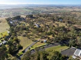 Bathurst Goldfields Resort - Conrod Straight, Mount Panorama, hotell i Bathurst