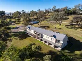 BATHURST GOLDFIELDS MOTEL at 428 CONROD STRAIGHT MOUNT PANORAMA