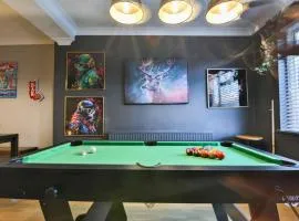 Spacious 3 Bed Home with Pool Table