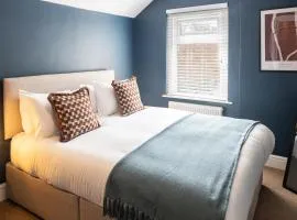 Stylish 2BR Apartment near Bute Park