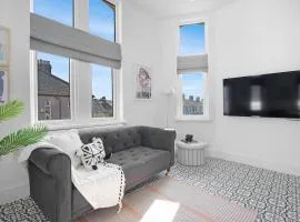 The Family Nest – 3-Bed Apartment with Parking