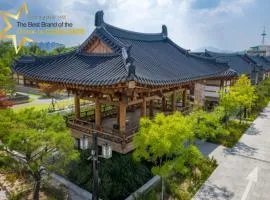Hanok Stay Namwonyechon by Kensington