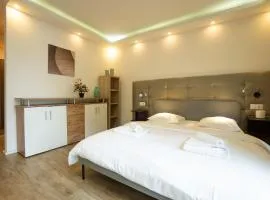 EasyStay Studio with Queen-Size Bed, Self Check-in K6