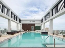 2BR Centro Condo - Gym Pool & City Views