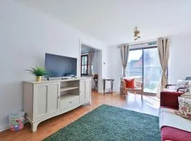 Homely 5 Bed House - 15 Mins to Cardiff City