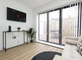 Chic 2 Bed Flat near Central Cardiff