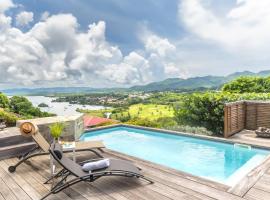 Villa Les Esperides, grand standing Vue Mer & Golf, proche plage, hotel in Les Trois-Îlets