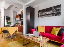 Lumina I 2-rooms Apartment with Balcony I Parking I Platinum Tower